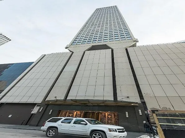 111 E Chestnut St #2800J, Chicago, IL 60611