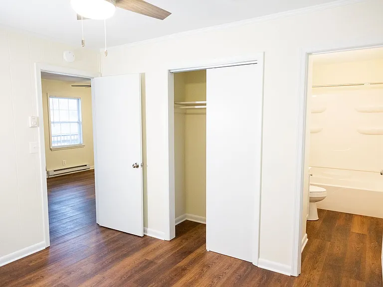 1102 Leonard St — Photo 6