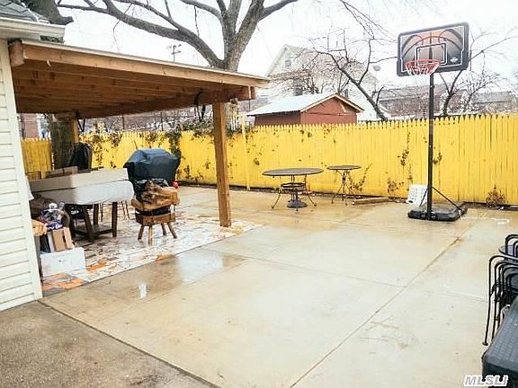 3rd image of 16616 115th Ave