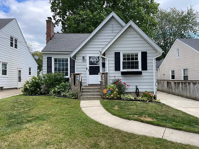 120 Wallinwood Ave NE — Photo 2