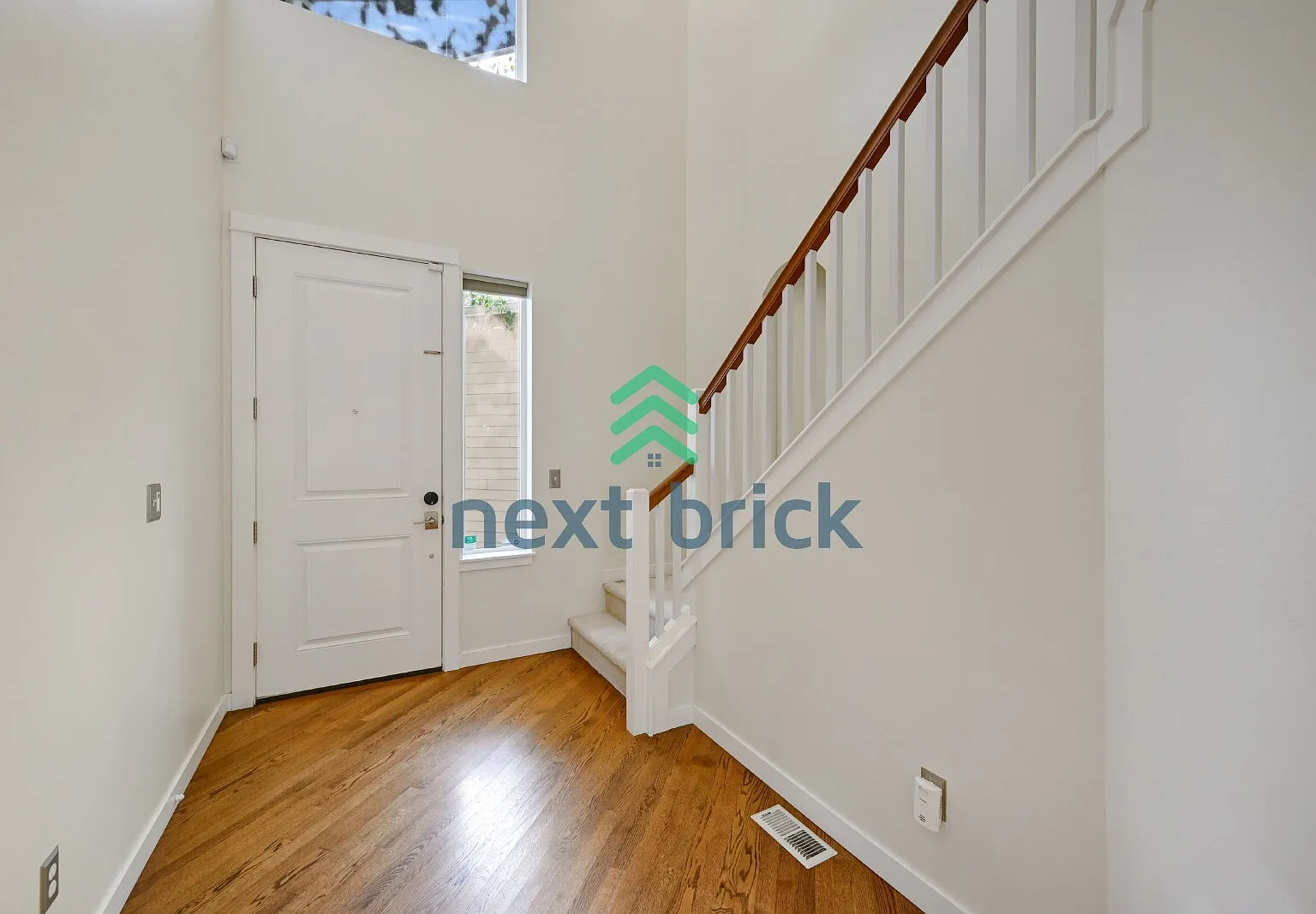 Spacious & Beautifully Upgraded Bothell Home with A/C, EV Charger & Landscaped Backyard — Photo 2