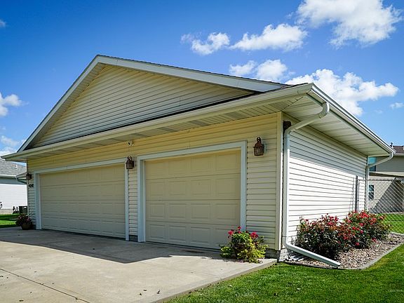 3rd image of 4041 Lillie Dr