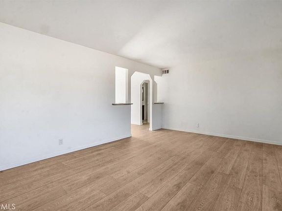 5th image of 661 Patricia Ave