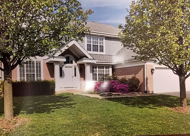 1st image of 743 Foxmoor Ln
