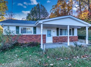 6 Glen Oaks Dr, Fenton, MO 63026