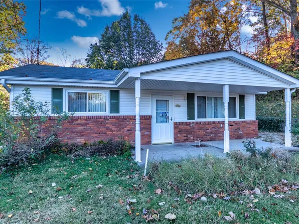 6 Glen Oaks Dr, Fenton, MO 63026