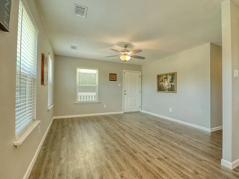 1720 E 11th Ave — Photo 10