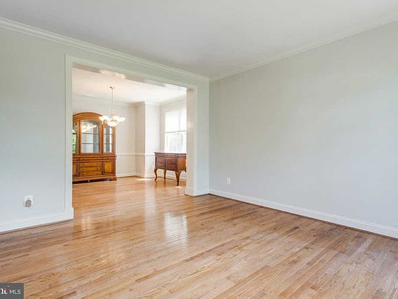 3rd image of 7418 Goshen Ct