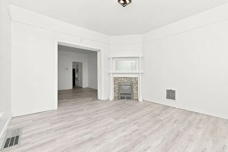3 bed, 1.0 bath, $1,075 — Photo 4