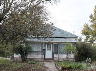 517 N 16th St, Chariton, IA 50049