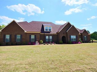 25 Hawthorne Dr, Piperton, TN 38017