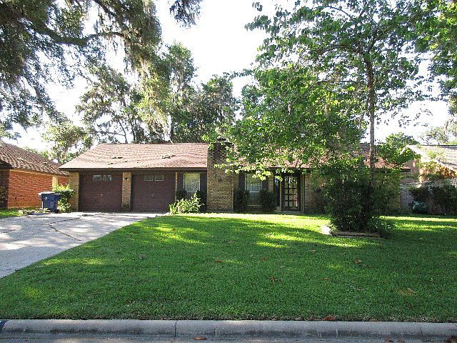 1st image of 205 Montclaire Dr