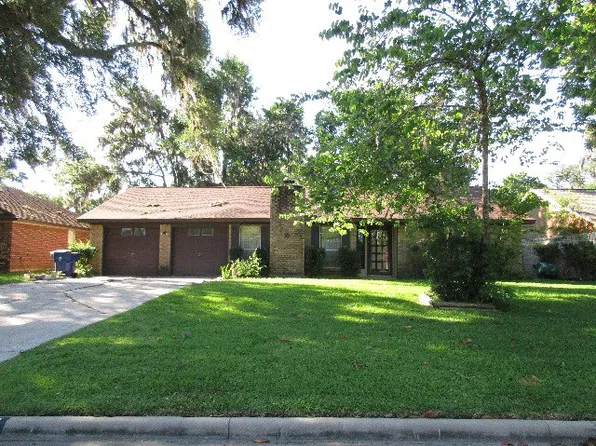205 Montclaire Dr, West Columbia, TX 77486