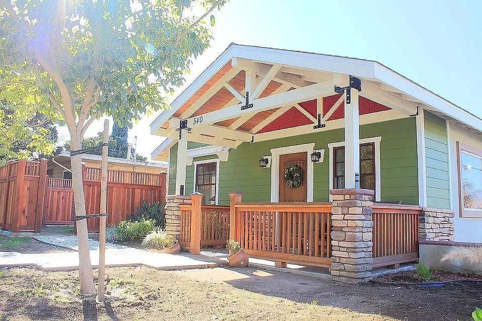 1st image of 540 N Citrus Ave