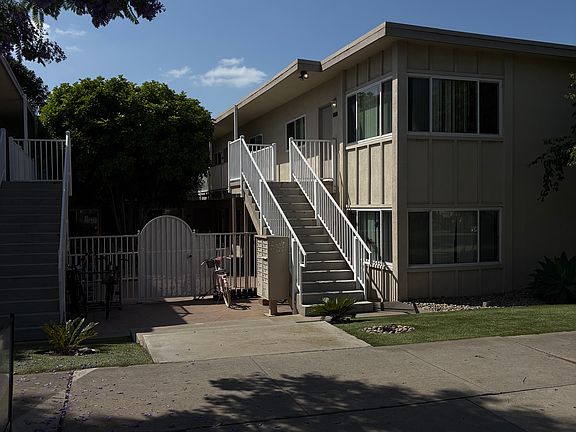 5th image of 1733 Diamond St