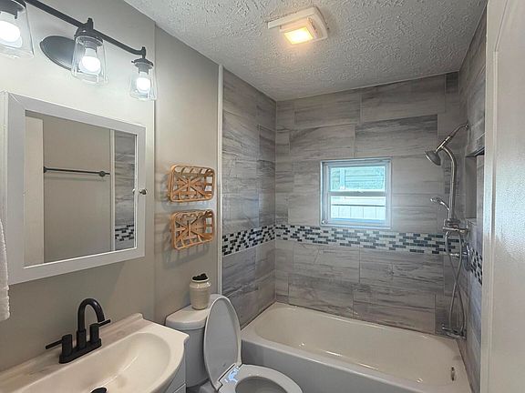3rd image of 2129 White Ave