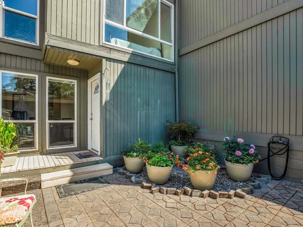 1684 NW Midlake Ln, Beaverton, OR 97006