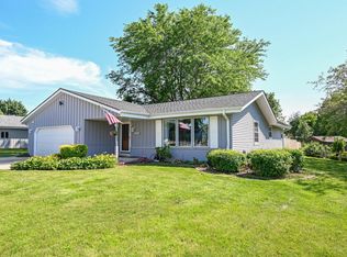 7325 W Imperial Dr, Franklin, WI 53132