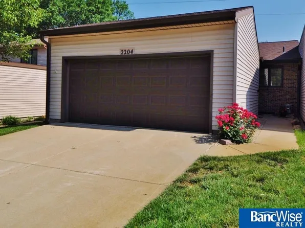 2204 Southwood Pl, Lincoln, NE 68512