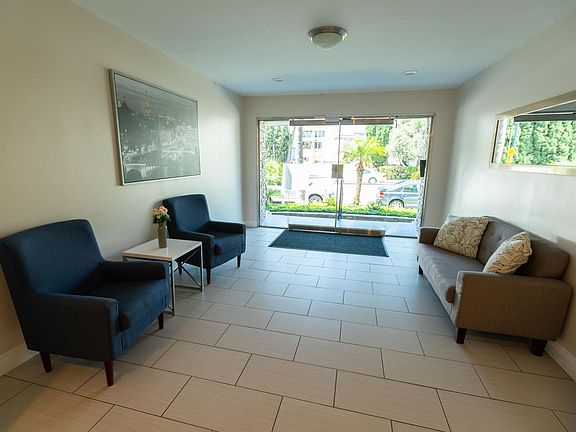 4th image of 350 N Crescent Dr APT 202