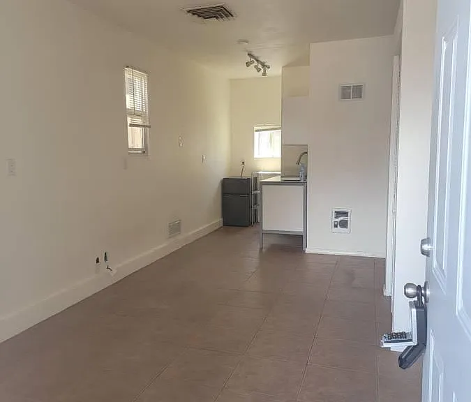 1301 Princeton Dr NE #B — Photo 3