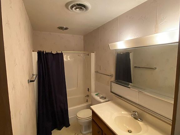 3rd image of 521 W Indiana Ave #2