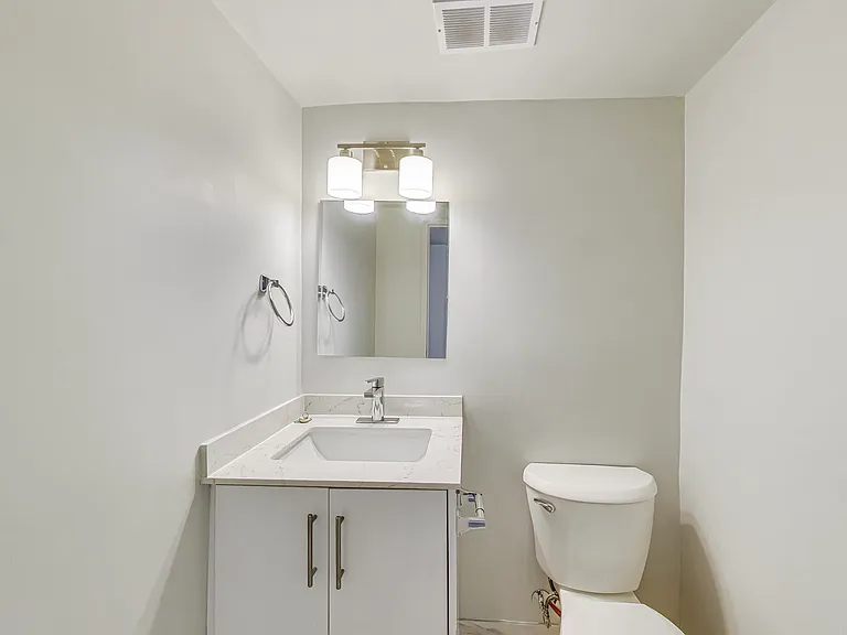 65 Thorncliffe Park Dr #1404 — Photo 13