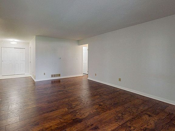 5th image of 4104 Lexington Dr NE APT A