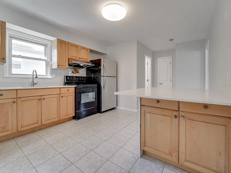 79 Hoyt St #2 — Photo 9