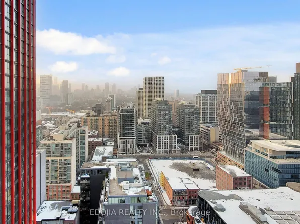 70 Princess St #2816, Toronto, ON M5A 0X6