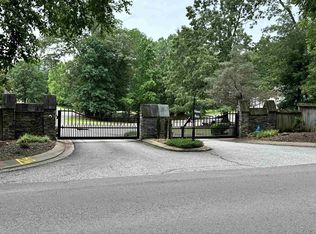 103 Oakmont Woods Dr, Jackson, TN 38305