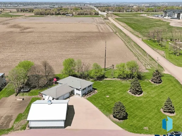 27053 S Tallgrass Ave, Sioux Falls, SD 57108