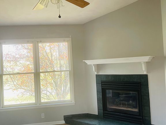5th image of 443 Peachtree Valley Dr