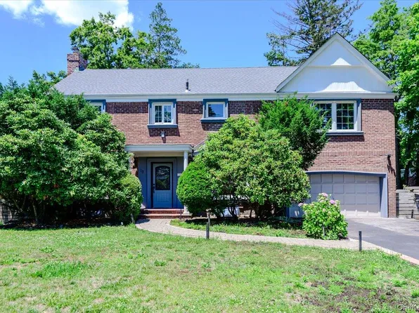 18 Pond Park Road, Great Neck, NY 11023