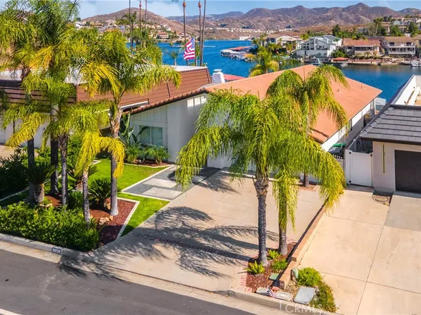 30238 Longhorn Dr, Canyon Lake, CA 92587