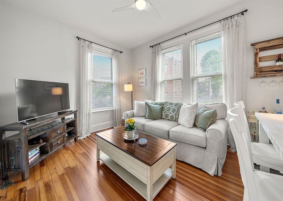 1st image of 554 E 4th St APT 1B