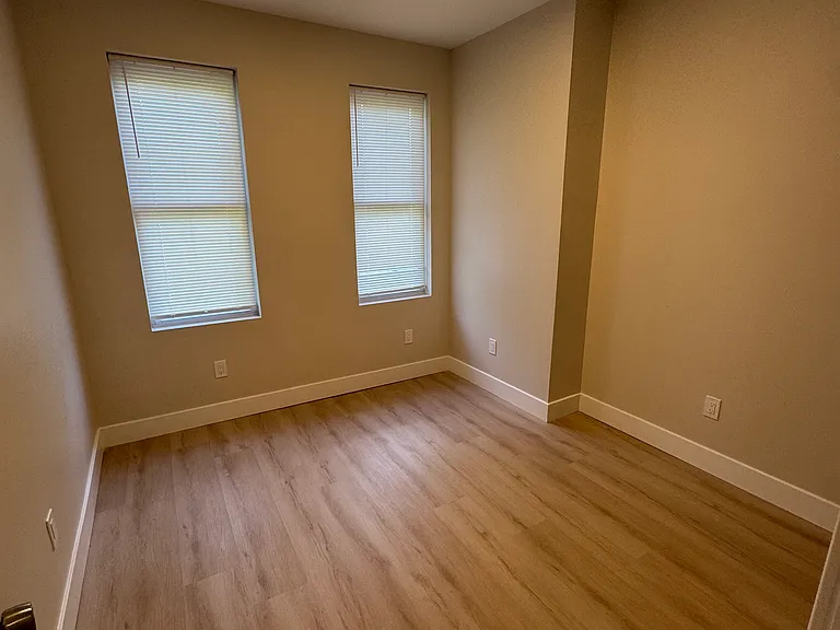 1229 W Seltzer St #2 — Photo 10