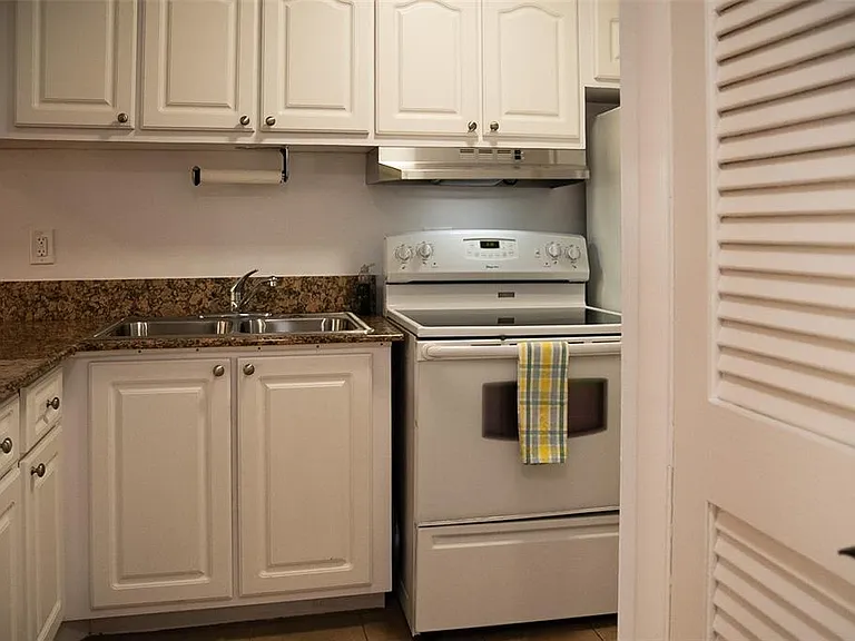 120 S Church Ave #207 — Photo 5