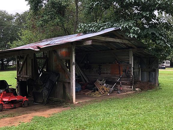 4th image of 32 N Fork Dr