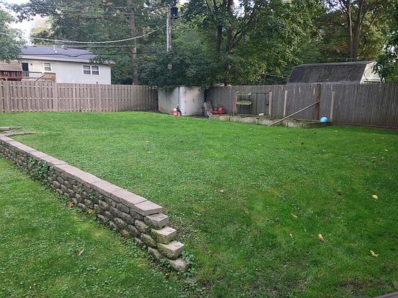 3rd image of 37093 N Parma Ave