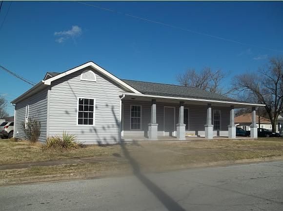1st image of 714 Oak St APT A