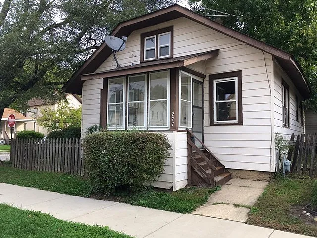 277 Center St photo 1