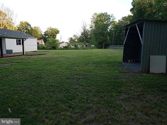 4th image of 6520 Pinewood Ln