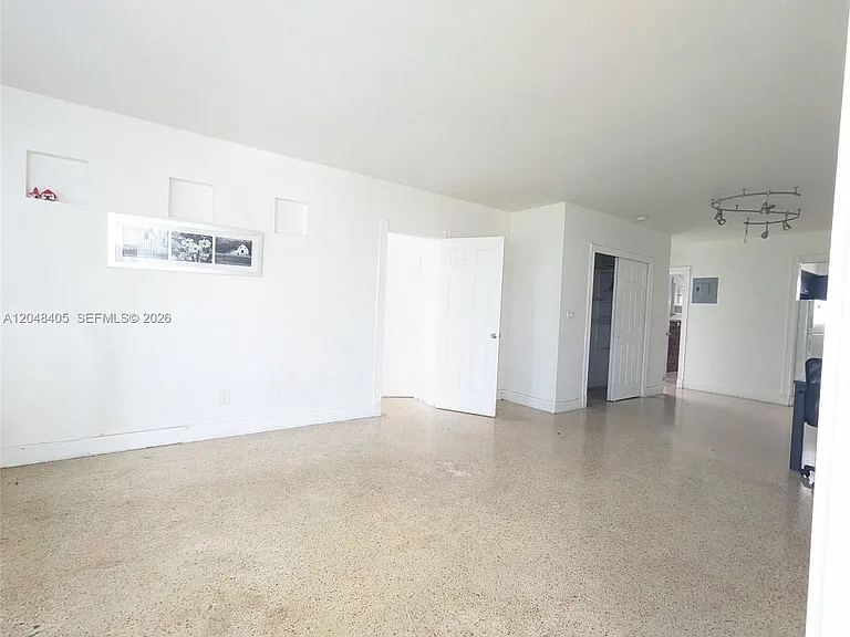 7805 Crespi Blvd #1 — Photo 3