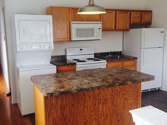 4th image of 572 Wainwright Ave