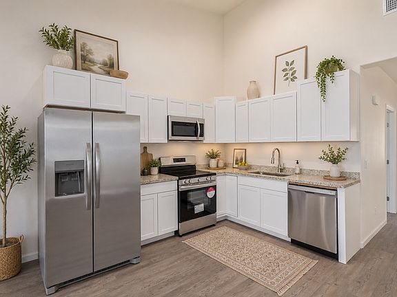 5th image of 4911 W Myrtle Ave #113