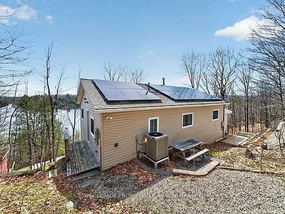 4th image of 1076 Valley Ln