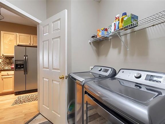 5th image of 1732 Pryor Rd #605
