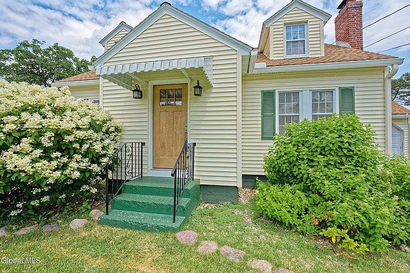 2nd image of 2076 Caldicott Road