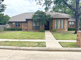 1601 Oak Creek Dr, Lewisville, TX 75077
